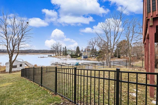 29149 White Oak LANE, Waterford, WI 53185