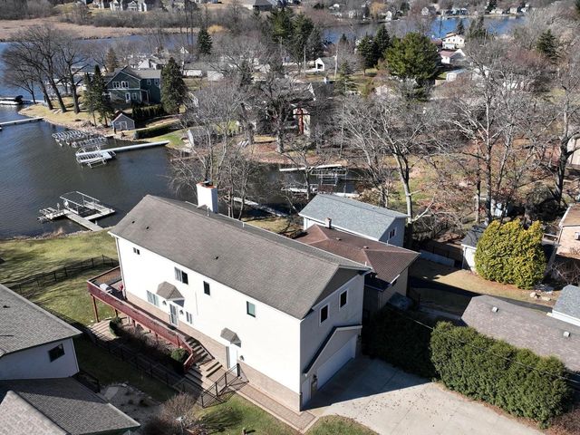 29149 White Oak LANE, Waterford, WI 53185