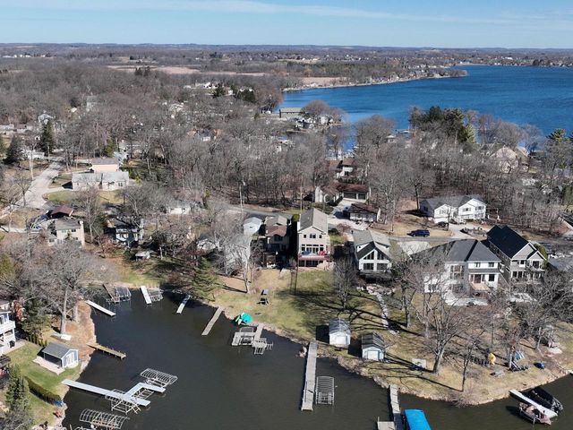 29149 White Oak LANE, Waterford, WI 53185