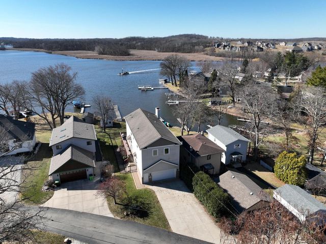 29149 White Oak LANE, Waterford, WI 53185