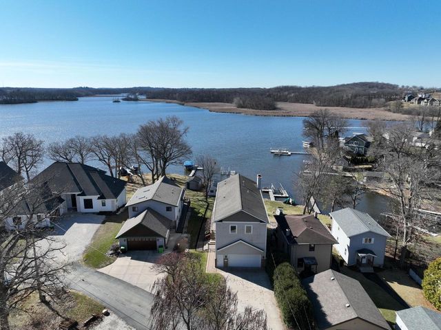 29149 White Oak LANE, Waterford, WI 53185