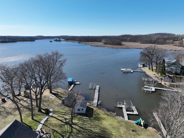 29149 White Oak LANE, Waterford, WI 53185