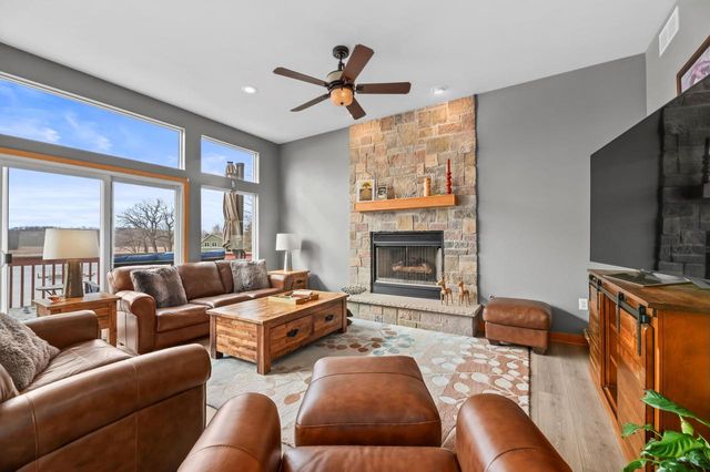 29149 White Oak LANE, Waterford, WI 53185