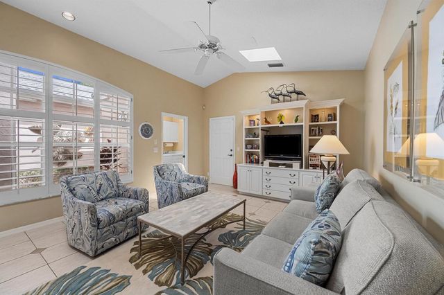 3878 N Longview Drive, Jupiter, FL 33477