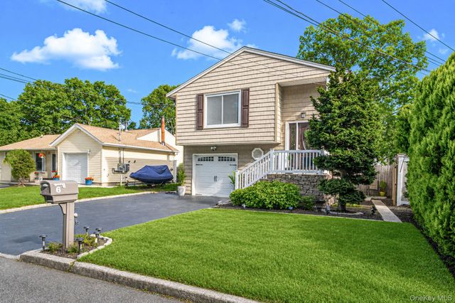 6 Atlantic Street, Holtsville, NY 11742