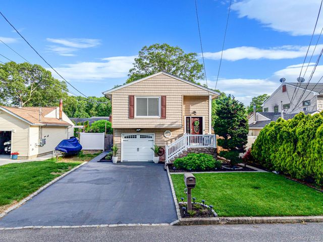 6 Atlantic Street, Holtsville, NY 11742