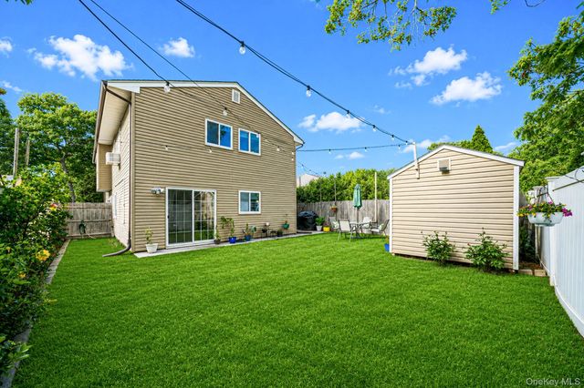 6 Atlantic Street, Holtsville, NY 11742