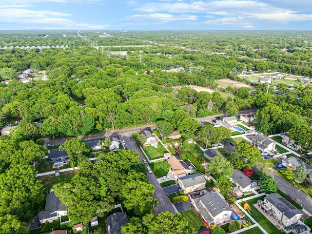 6 Atlantic Street, Holtsville, NY 11742
