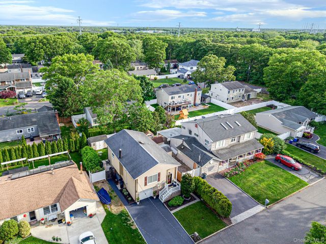 6 Atlantic Street, Holtsville, NY 11742