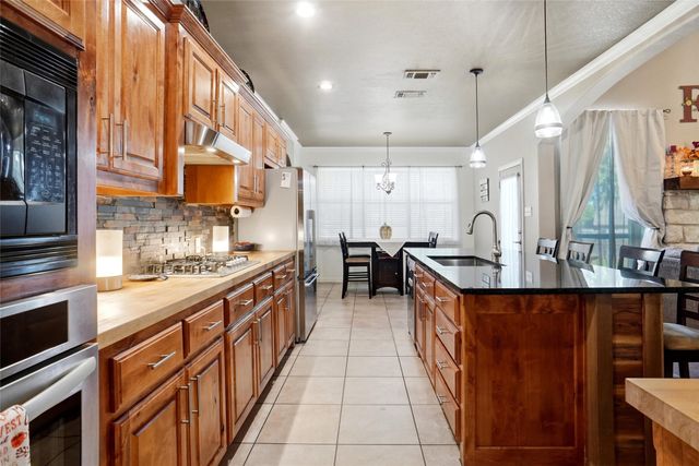 108 Wooley Court, Weatherford, TX 76085