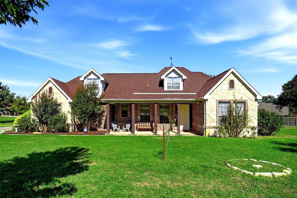 108 Wooley Court, Weatherford, TX 76085