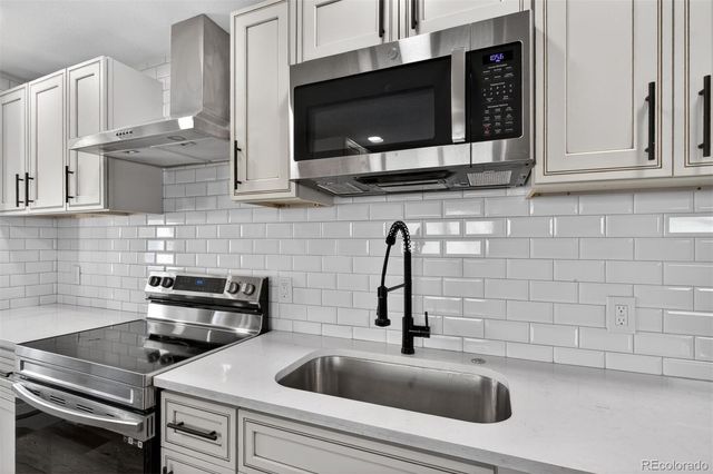 842 Grove Street, Denver, CO 80204