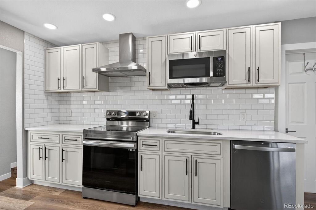 842 Grove Street, Denver, CO 80204