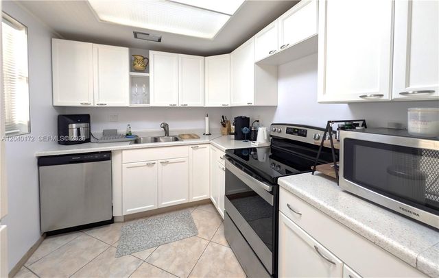 450 Golden Isles Dr 2C, Hallandale Beach, FL 33009