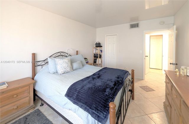 450 Golden Isles Dr 2C, Hallandale Beach, FL 33009