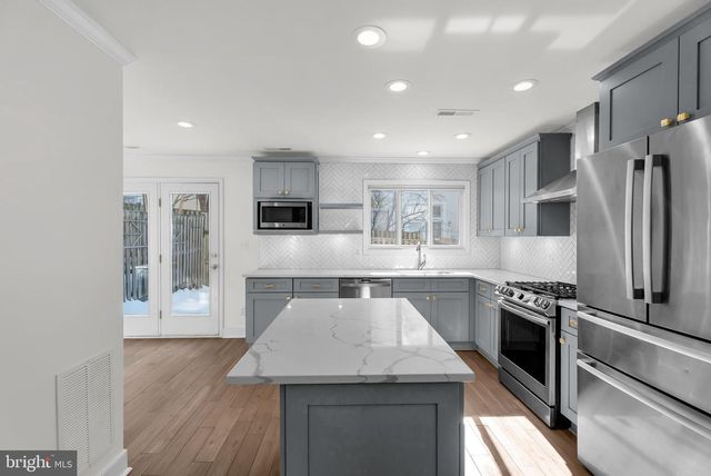 3820 WHITE POST CT, Alexandria, VA 22304