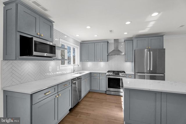 3820 WHITE POST CT, Alexandria, VA 22304