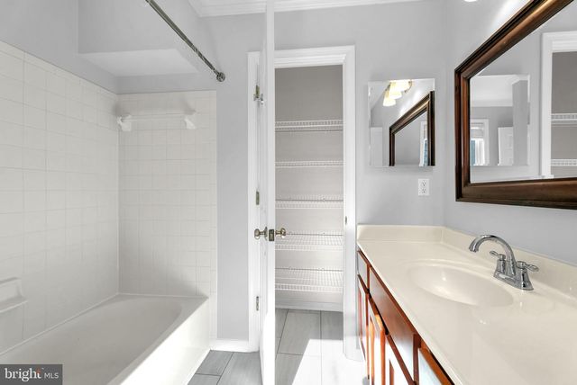 3820 WHITE POST CT, Alexandria, VA 22304