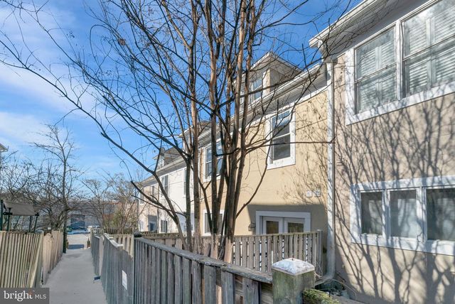 3820 WHITE POST CT, Alexandria, VA 22304