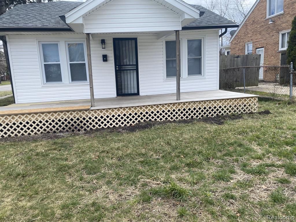 9810 E Outer Drive, Detroit, MI 48213