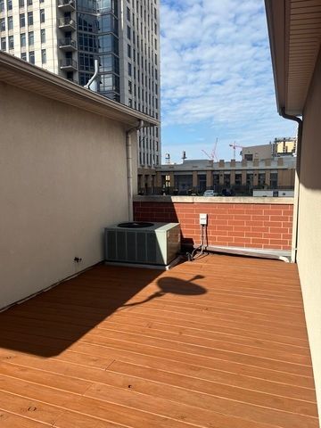 334 N Jefferson Street A, Chicago, IL 60661