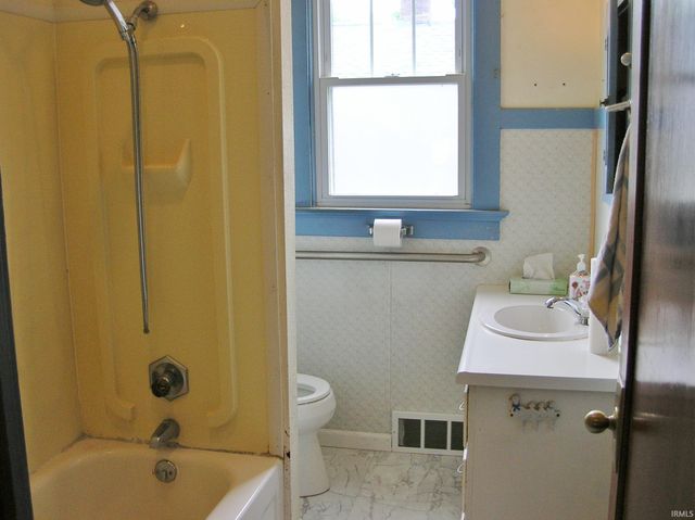 2731 Hillcrest Terrace, Evansville, IN 47712