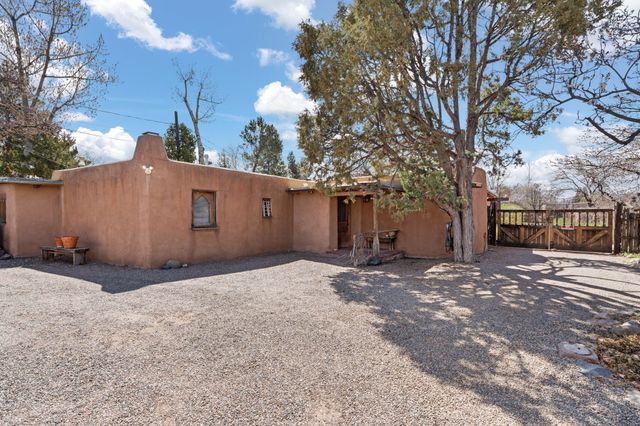 634 Canyon, Santa Fe, NM 87501