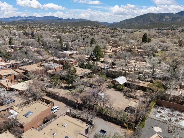 634 Canyon, Santa Fe, NM 87501