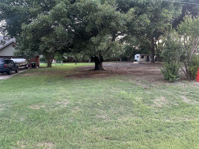 608 W Walcott Street, Pilot Point, TX 76258