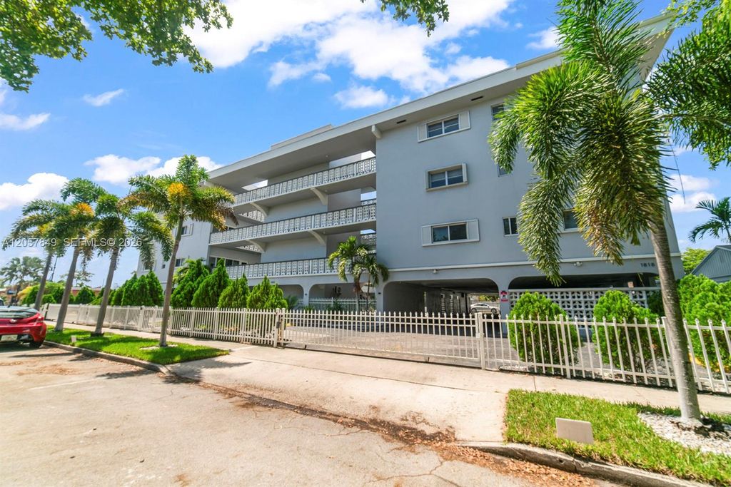 1818 Rodman St 4A, Hollywood, FL 33020