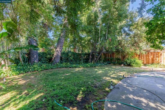 4175 Coulombe Dr, Palo Alto, CA 94306