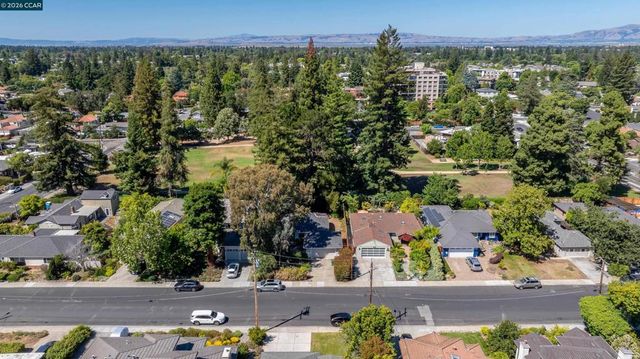 4175 Coulombe Dr, Palo Alto, CA 94306