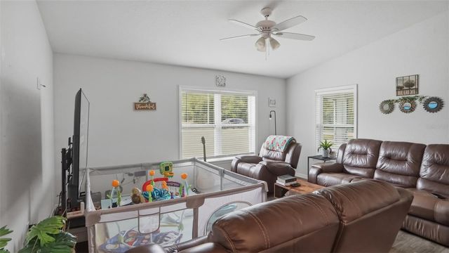30 MAPLE COURSE, Ocklawaha, FL 32179