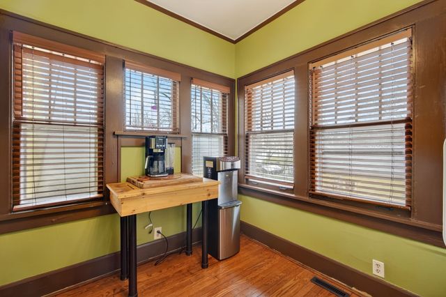 1518 E 9th Street, Des Moines, IA 50316