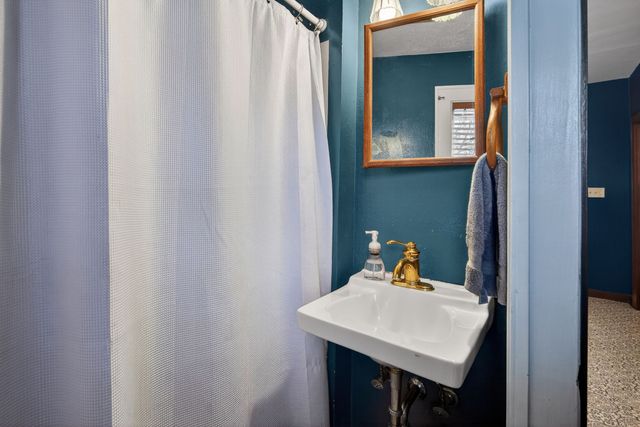 1518 E 9th Street, Des Moines, IA 50316