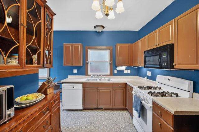 1518 E 9th Street, Des Moines, IA 50316