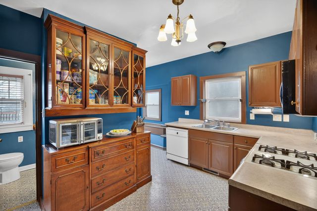 1518 E 9th Street, Des Moines, IA 50316