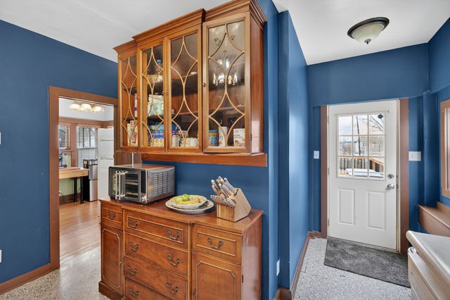 1518 E 9th Street, Des Moines, IA 50316