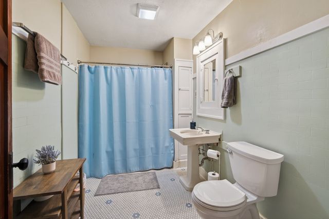 1518 E 9th Street, Des Moines, IA 50316