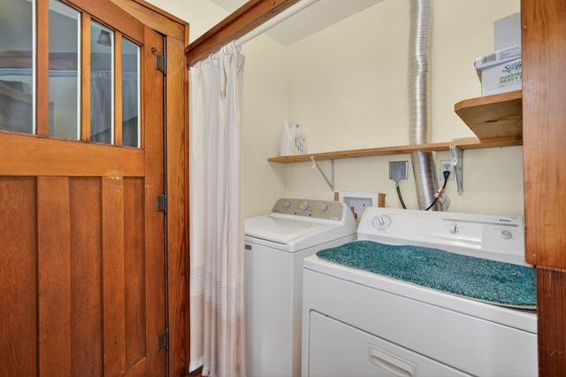 1518 E 9th Street, Des Moines, IA 50316