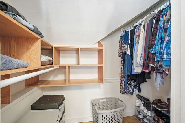 1518 E 9th Street, Des Moines, IA 50316