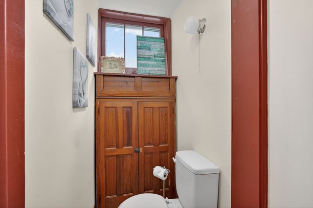 1518 E 9th Street, Des Moines, IA 50316