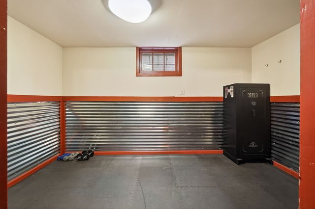 1518 E 9th Street, Des Moines, IA 50316