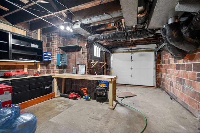 1518 E 9th Street, Des Moines, IA 50316