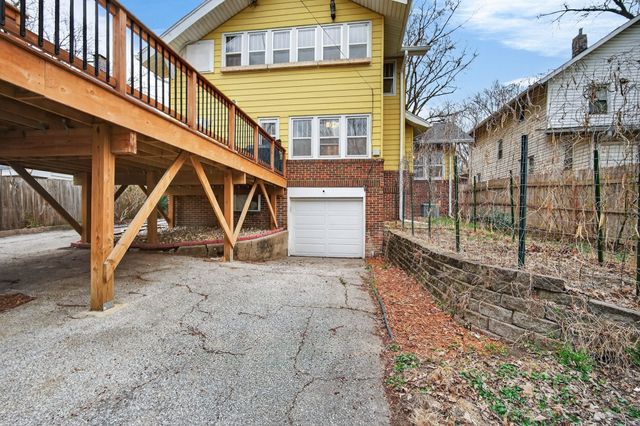 1518 E 9th Street, Des Moines, IA 50316