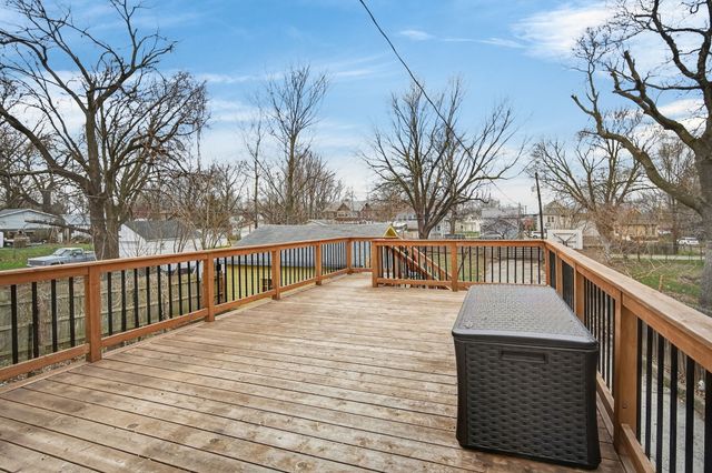 1518 E 9th Street, Des Moines, IA 50316