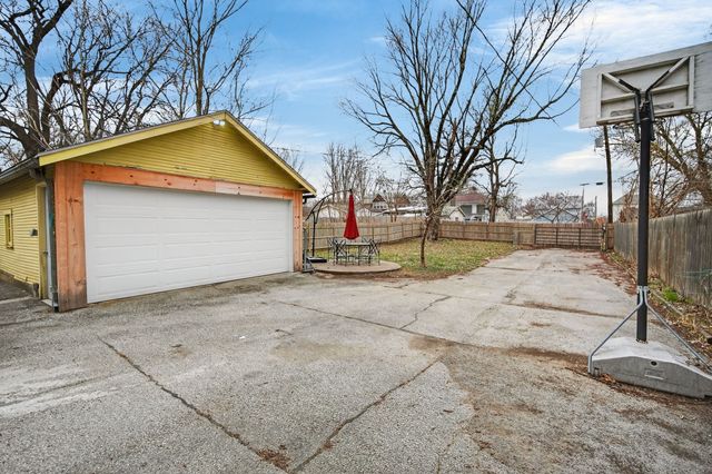 1518 E 9th Street, Des Moines, IA 50316