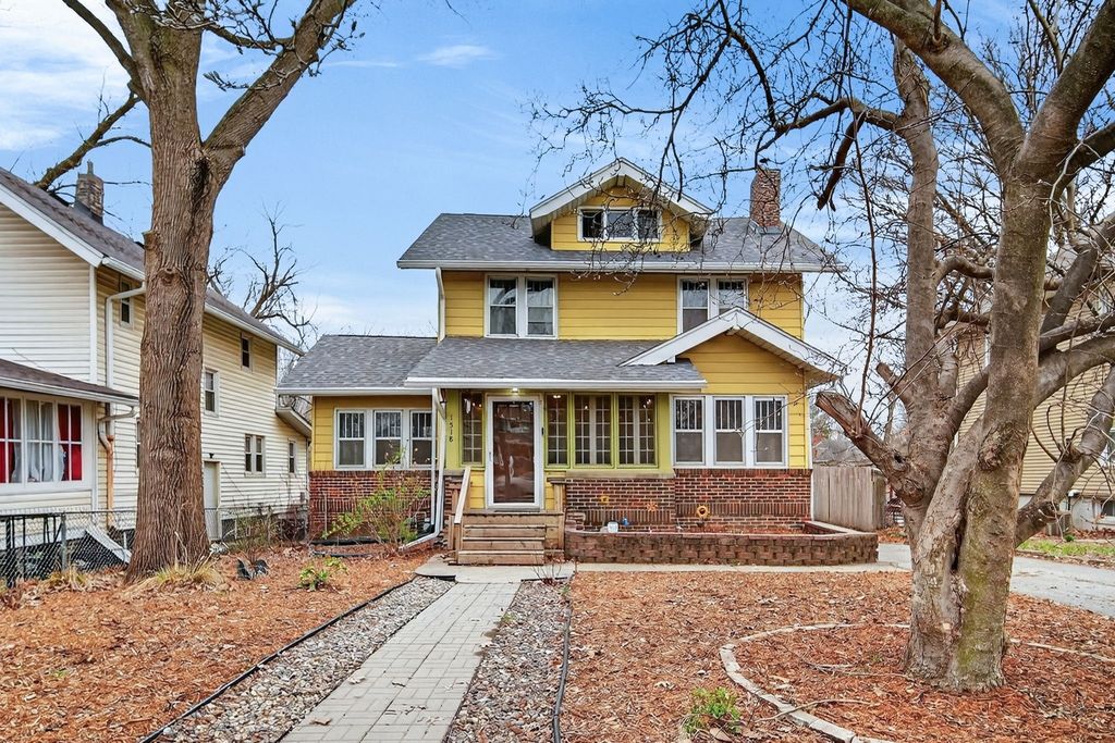 1518 E 9th Street, Des Moines, IA 50316