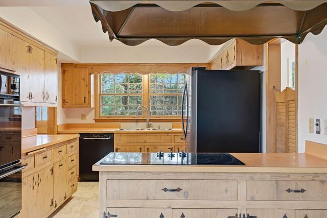 18635 Benington DRIVE, Brookfield, WI 53045