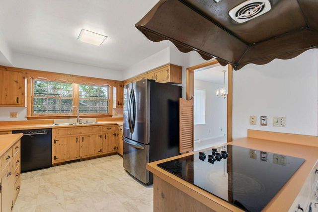 18635 Benington DRIVE, Brookfield, WI 53045